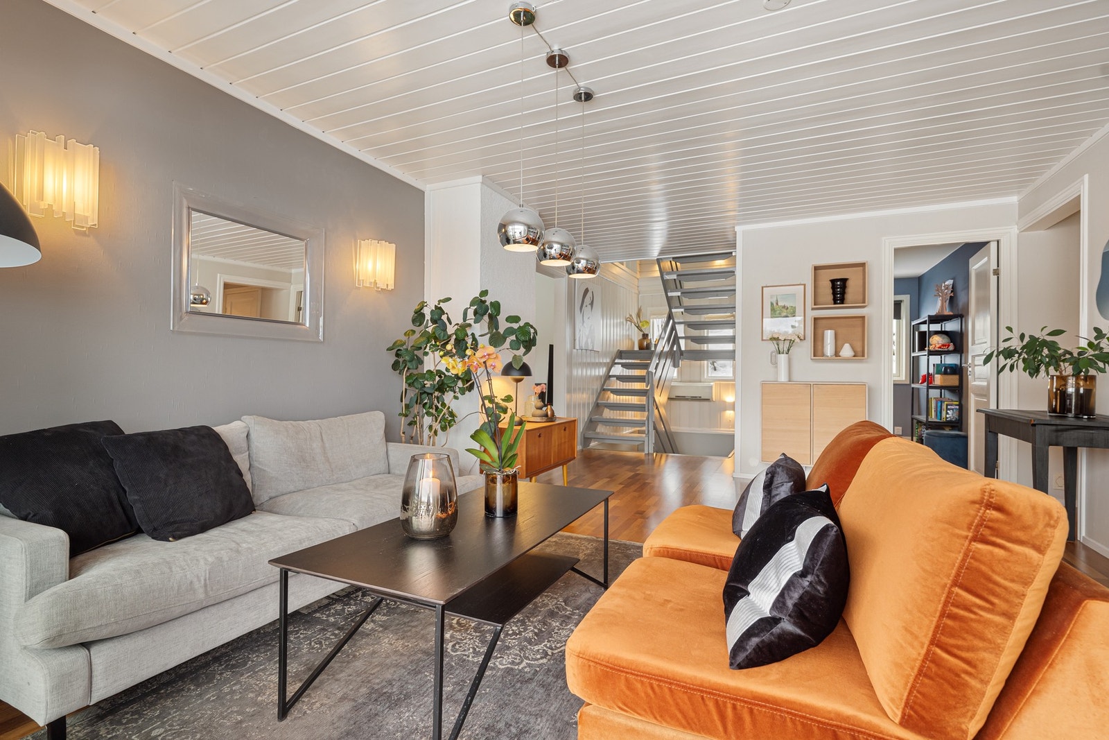 Velkommen opp! Det første vi møter oppe er en hyggelig lounge. Galleribilde