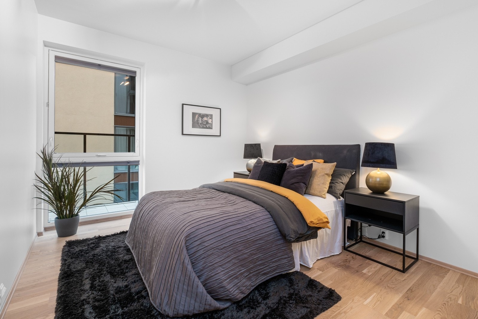 Hovedsoverommet har god plass til dobbeltseng og garderobeløsning Galleribilde