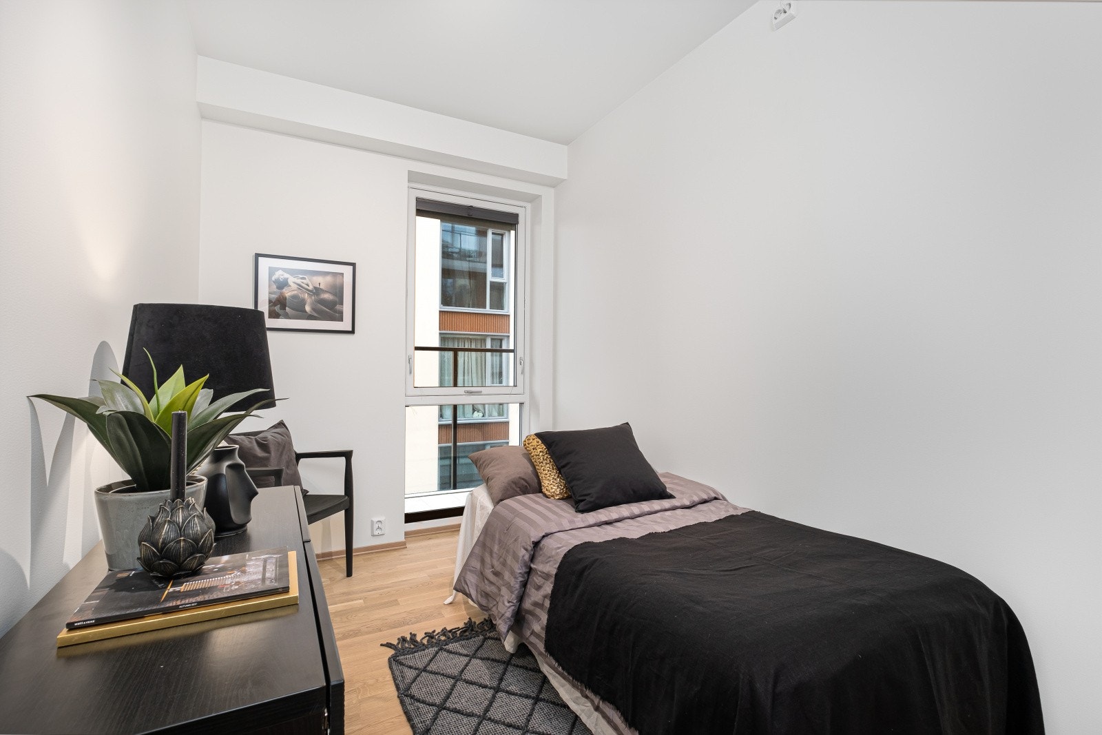 Det andre soverommet har også plass til seng og garderobe/kontropult. Galleribilde