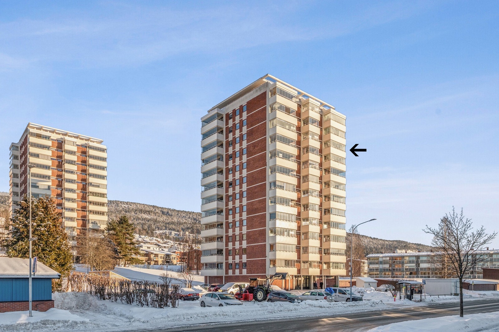 Leiligheten ligger i byggets 10.etasje og har en attraktiv hjørnebeliggenhet. Galleribilde