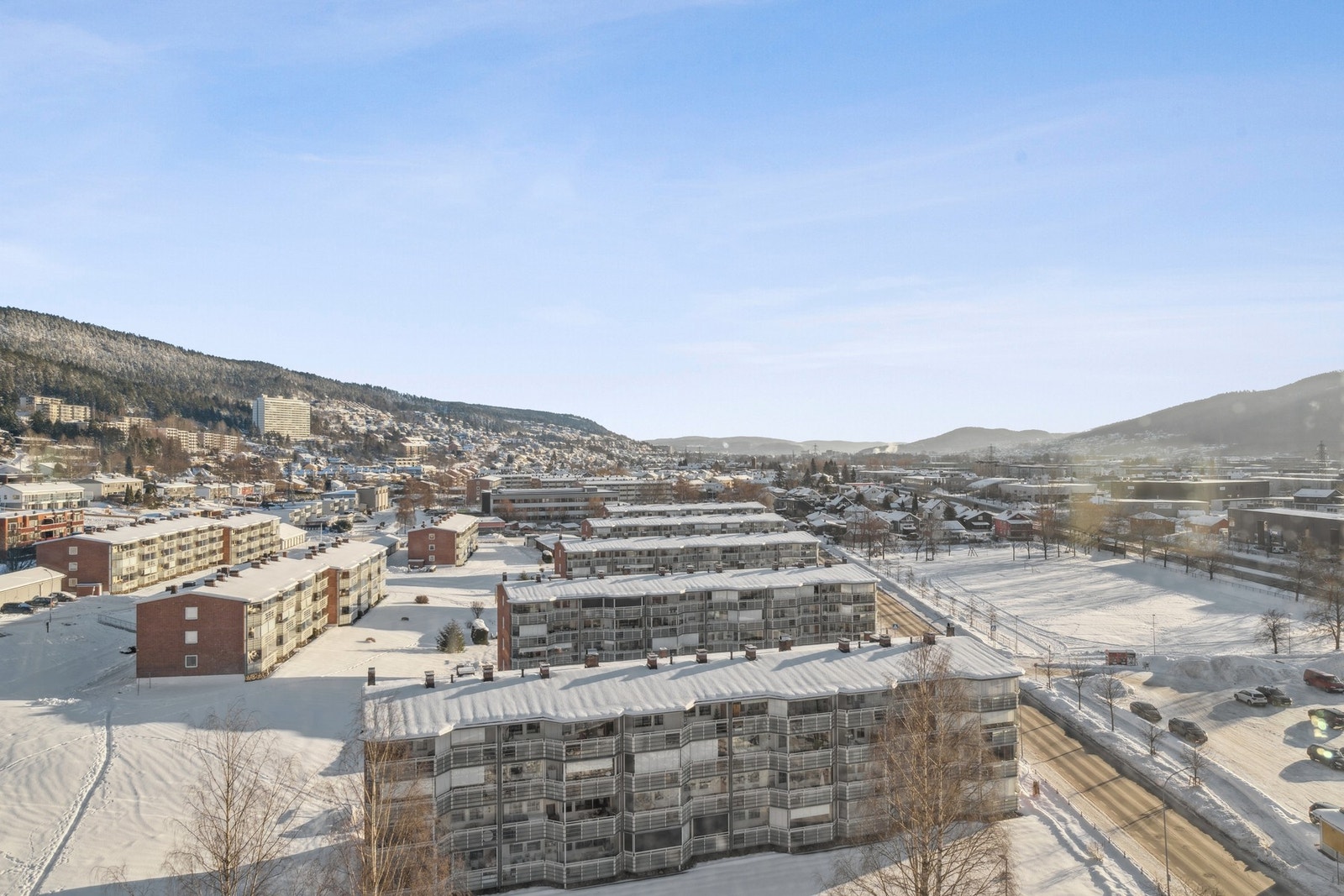 Flott utsikt over nærområdet og omkringliggende bebyggelse. Galleribilde