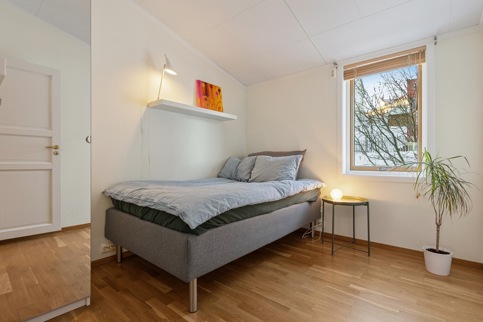 Soverom 1 måler omtrent 7,4 kvm Galleribilde