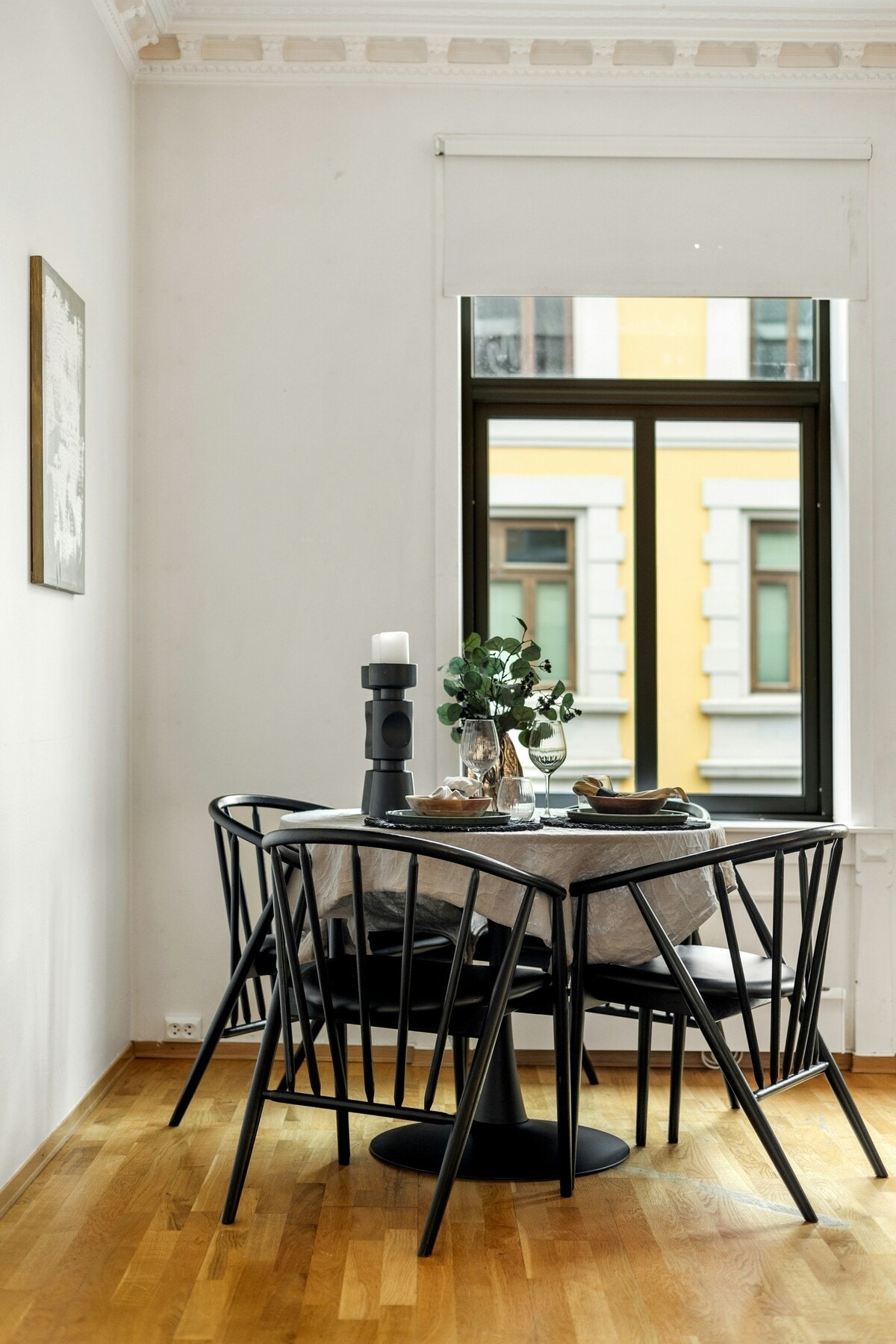 Leiligheten består av: Entré, stue, kjøkken, 2 soverom, bad Galleribilde