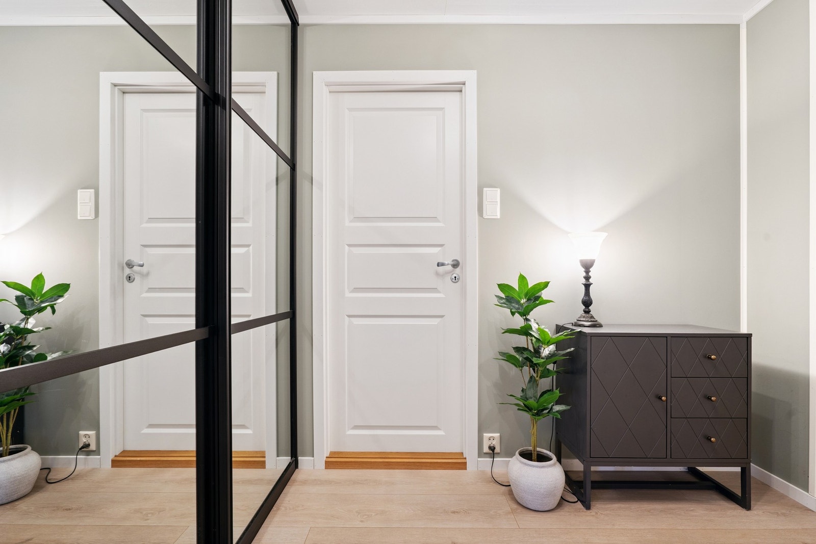 Praktisk skyvedørgarderobe. Galleribilde