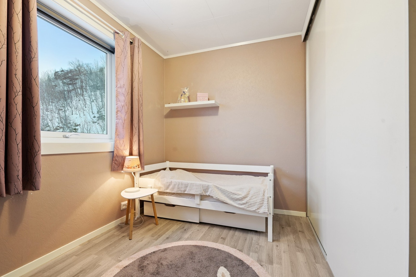 Soverom 2 har god plass for hvile og komfort. Galleribilde