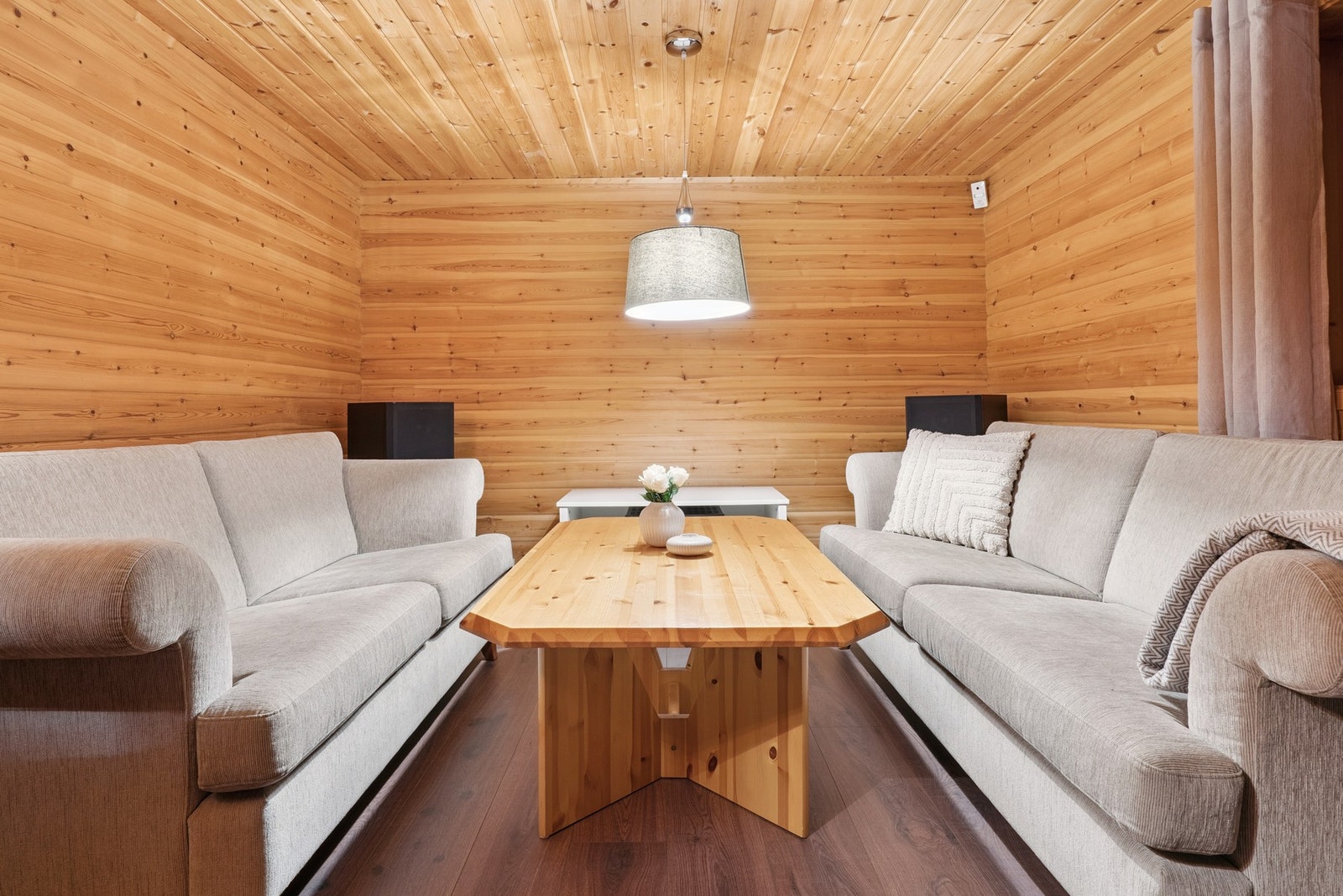 Egner seg godt som ekstra oppholdsrom, hobbyrom eller ungdomsavdeling. Galleribilde