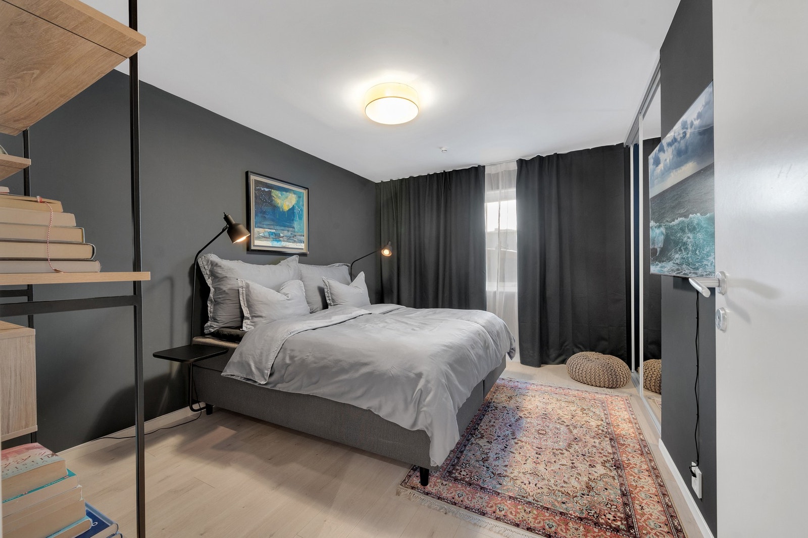 Hovedsoverom på like over 12kvm med god plass til dobbeltseng. Galleribilde