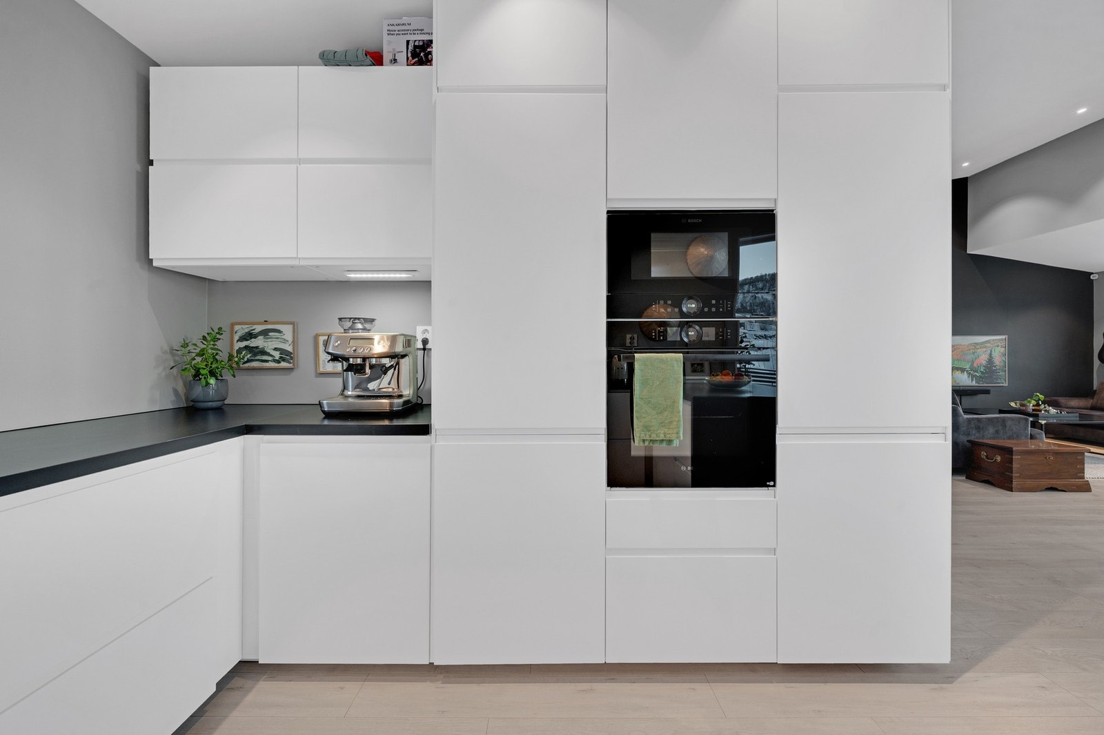 God skap- og benkeplass. Galleribilde