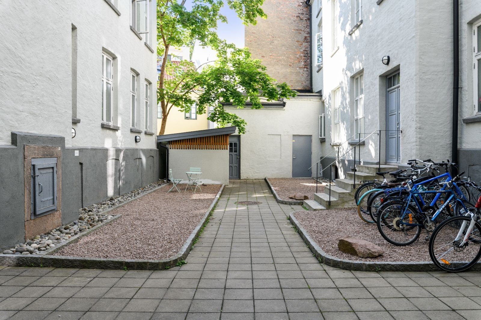 Bakgård Galleribilde