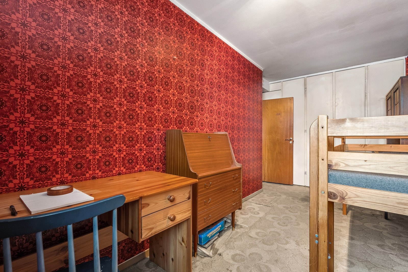 Soverom 1 - plassbygget garderobeløsning Galleribilde