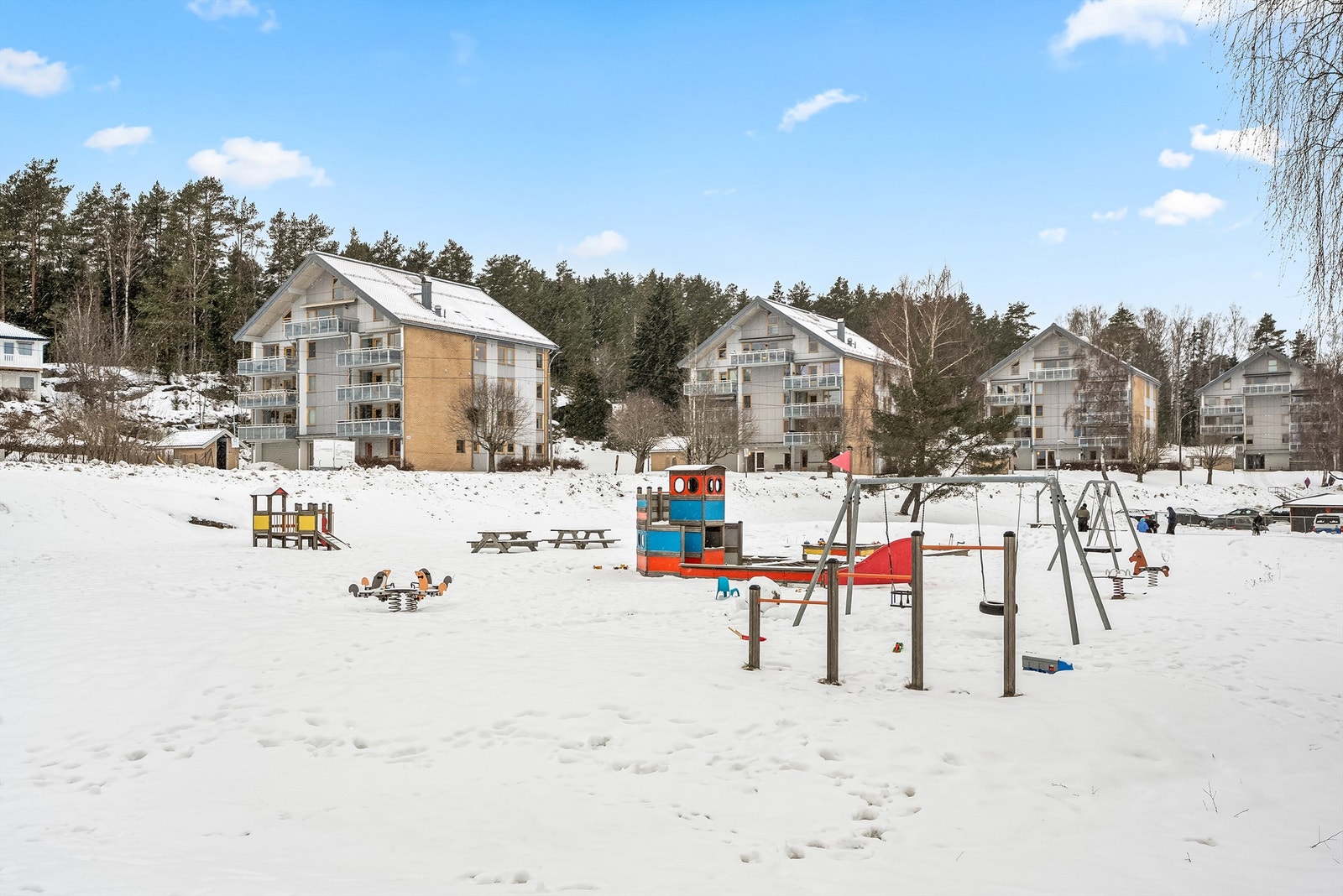 Uteområde - flotte områder på borettslagets tomt hvor barn kan leke i trygge omgivelser Galleribilde