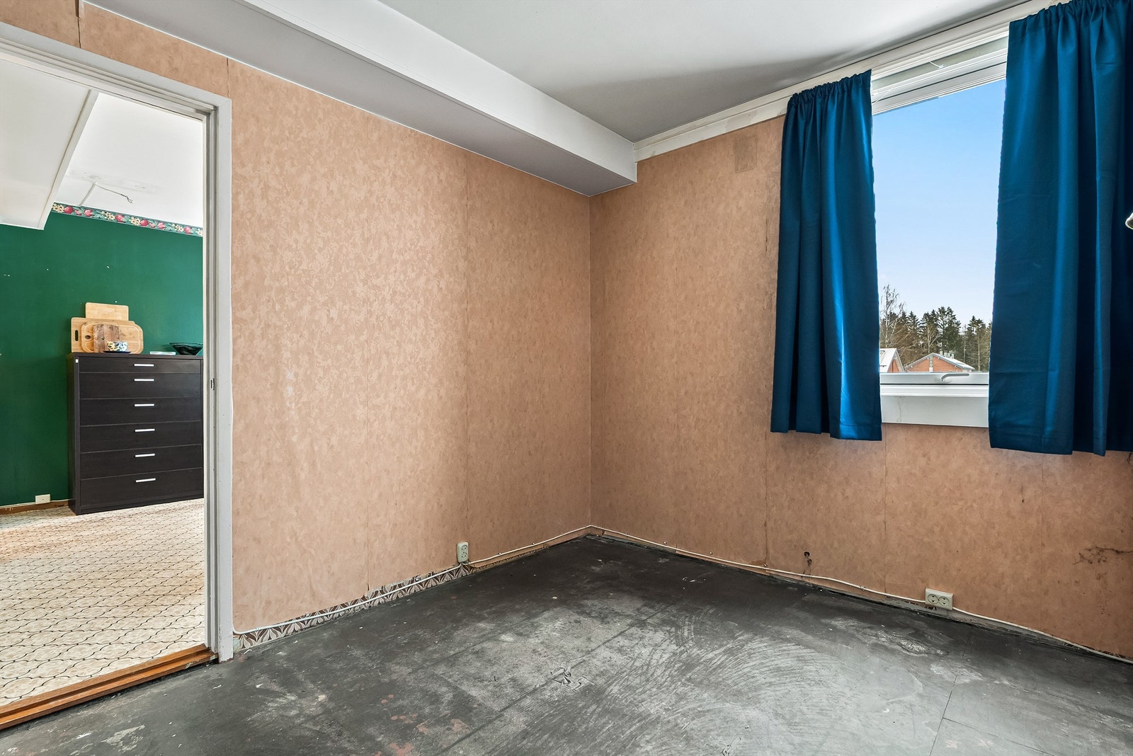 Soverom 2 - god plass til dobbeltseng - vindu orienter mot øst Galleribilde