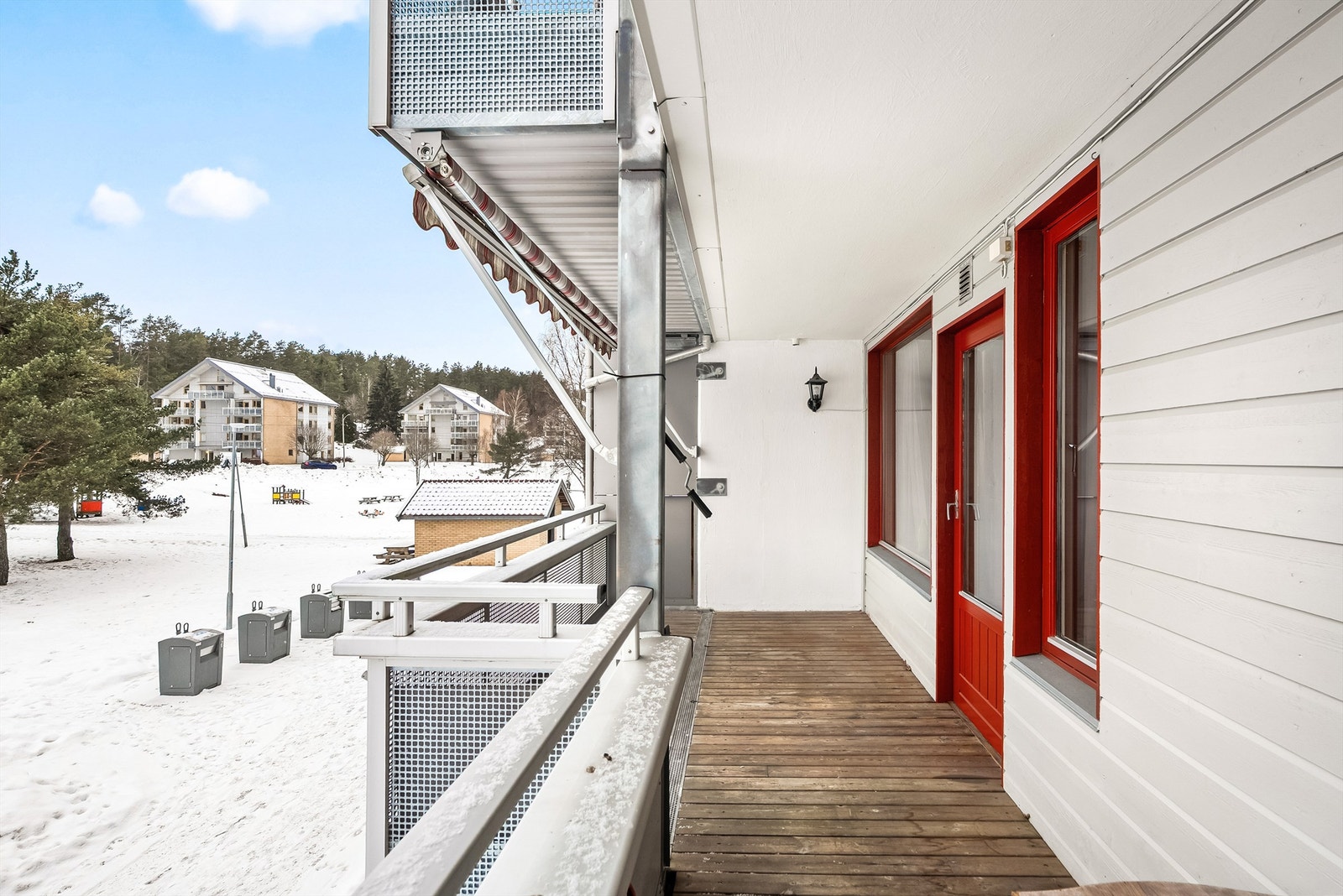 Balkong - adkomst til overbygget balkong på ca. 10 kvm fra stue - markise Galleribilde