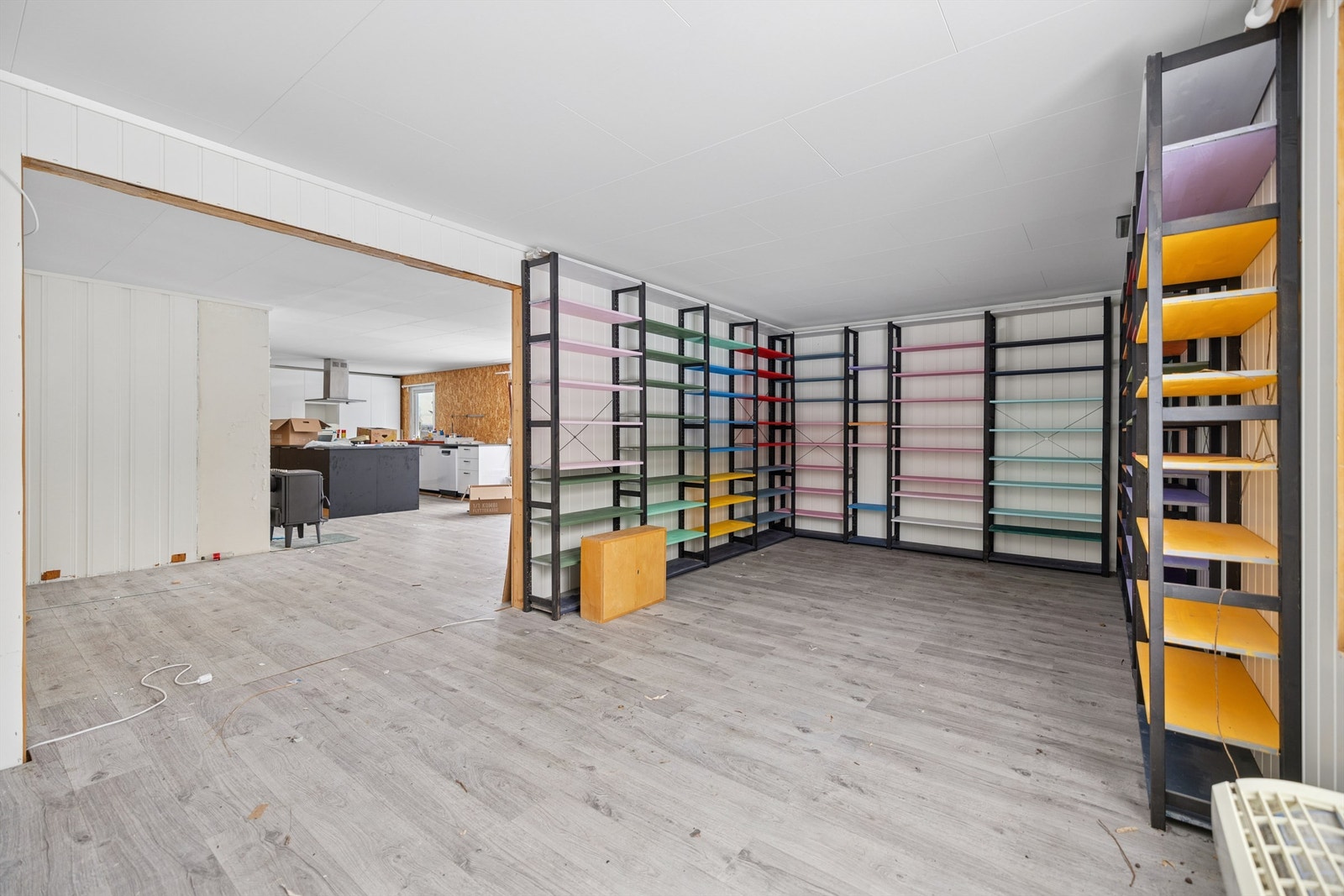 Stue sett mot spisestue og kjøkken. Galleribilde