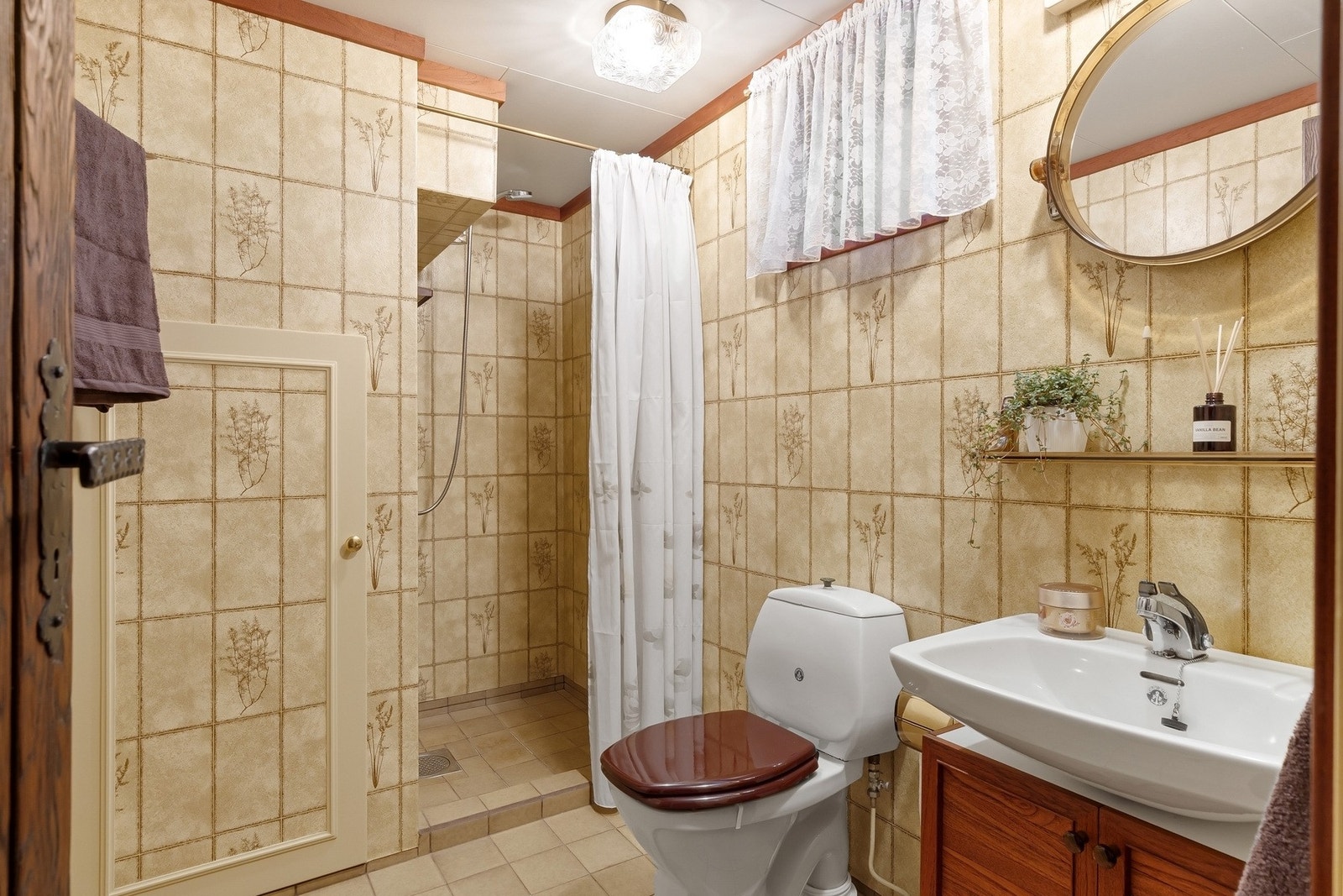 Baderom i kjeller - Baderommet må oppgraderes for å tåle normal bruk i henhold til dagens krav. Galleribilde