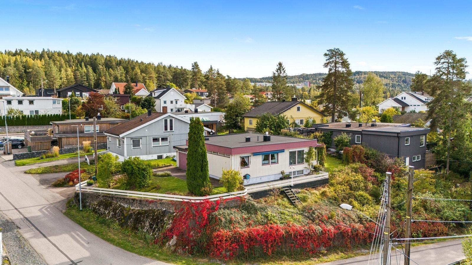 Attraktiv og sentral beliggenhet i et veletablert og meget barnevennlig boligområde på Løvenstad. Galleribilde