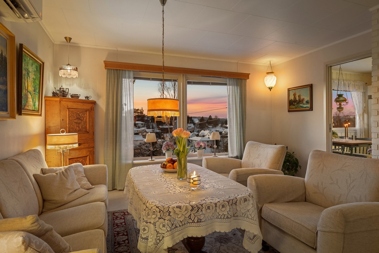 Boligen har behov for oppussing/rehabilitering - en ideell eiendom for deg som ønsker å forme ditt eget hjem i et etablert og barnevennlig område. Galleribilde