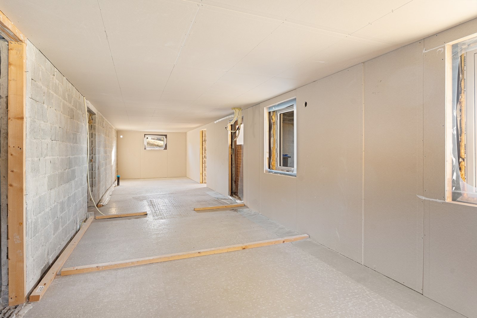 Boligens underetasjen er i dag under renovering, og gir et stort potensial for videre utvikling etter eget ønske Galleribilde