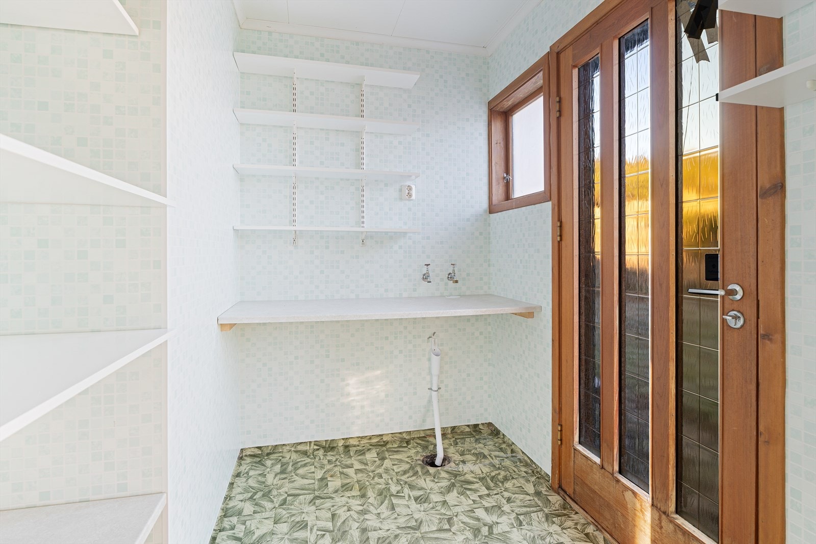 Praktisk vaskerom i 1. etasje med egen inngang Galleribilde