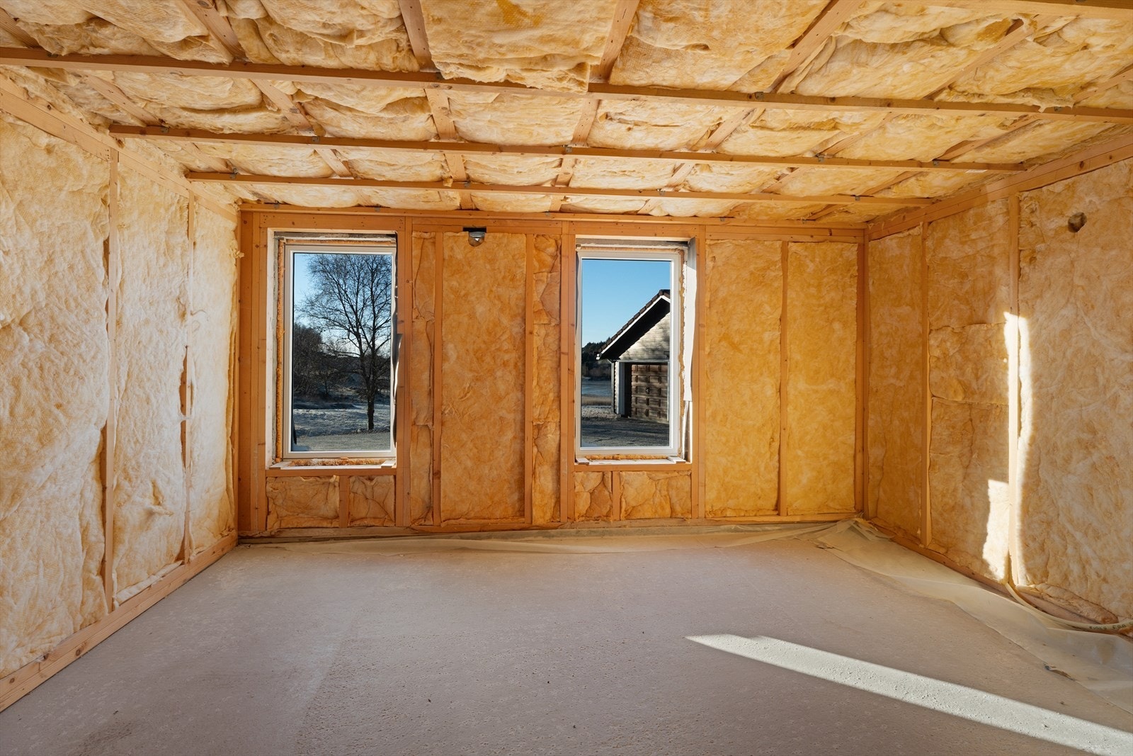 Stort rom med potensiale til f.eks fremtidig kjellerstue? Mulighetene er mange! Galleribilde