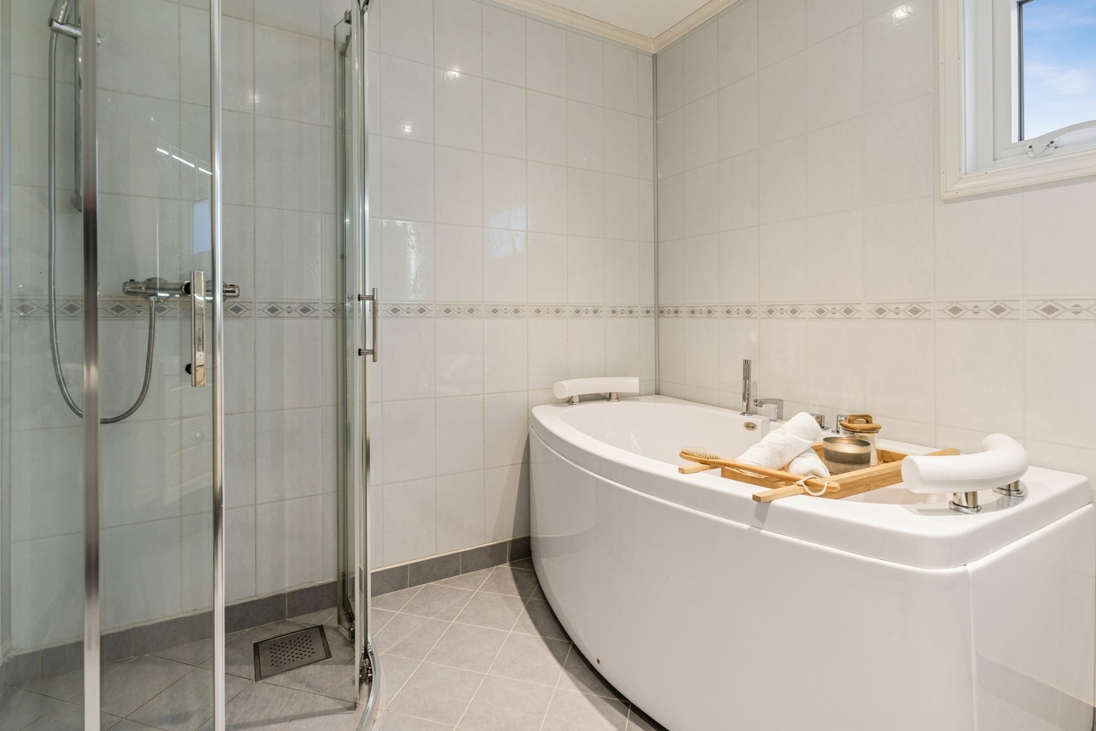 Det er satt inn både dusj og badekar, perfekt for hele familien. Galleribilde