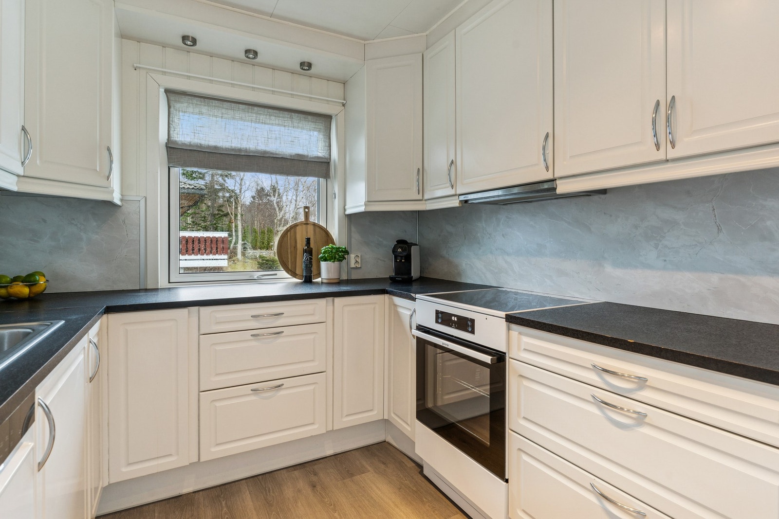 Kjøkkeninnredningen ble satt inn i 2012. Galleribilde