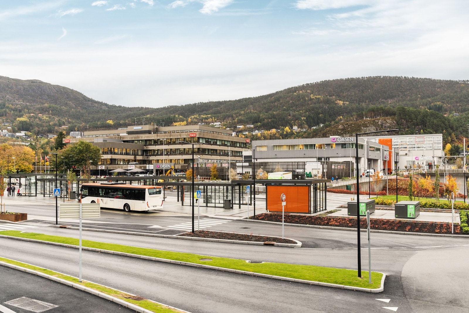 Ved Oasen finner man også bybanen som tar deg til Bergen sentrum på ca. 15 minutter. Galleribilde