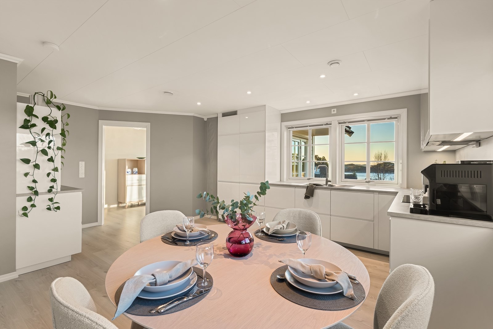 Kjøkkenet har varmekabler i gulvet. Galleribilde