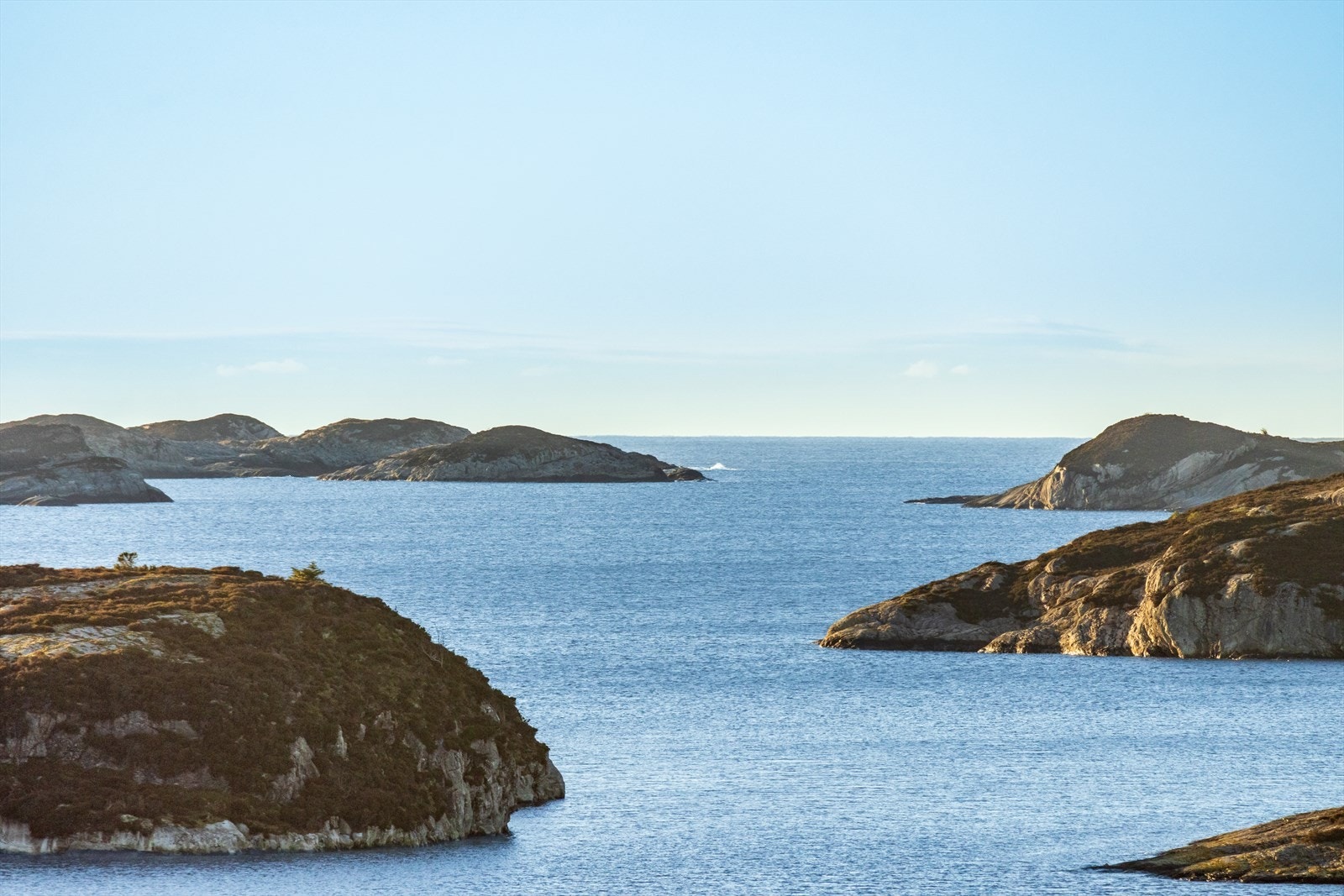 Dette gir en følelse av ro og nærhet til naturen, samtidig som man har enkel tilgang til nødvendige servicetilbud. Galleribilde