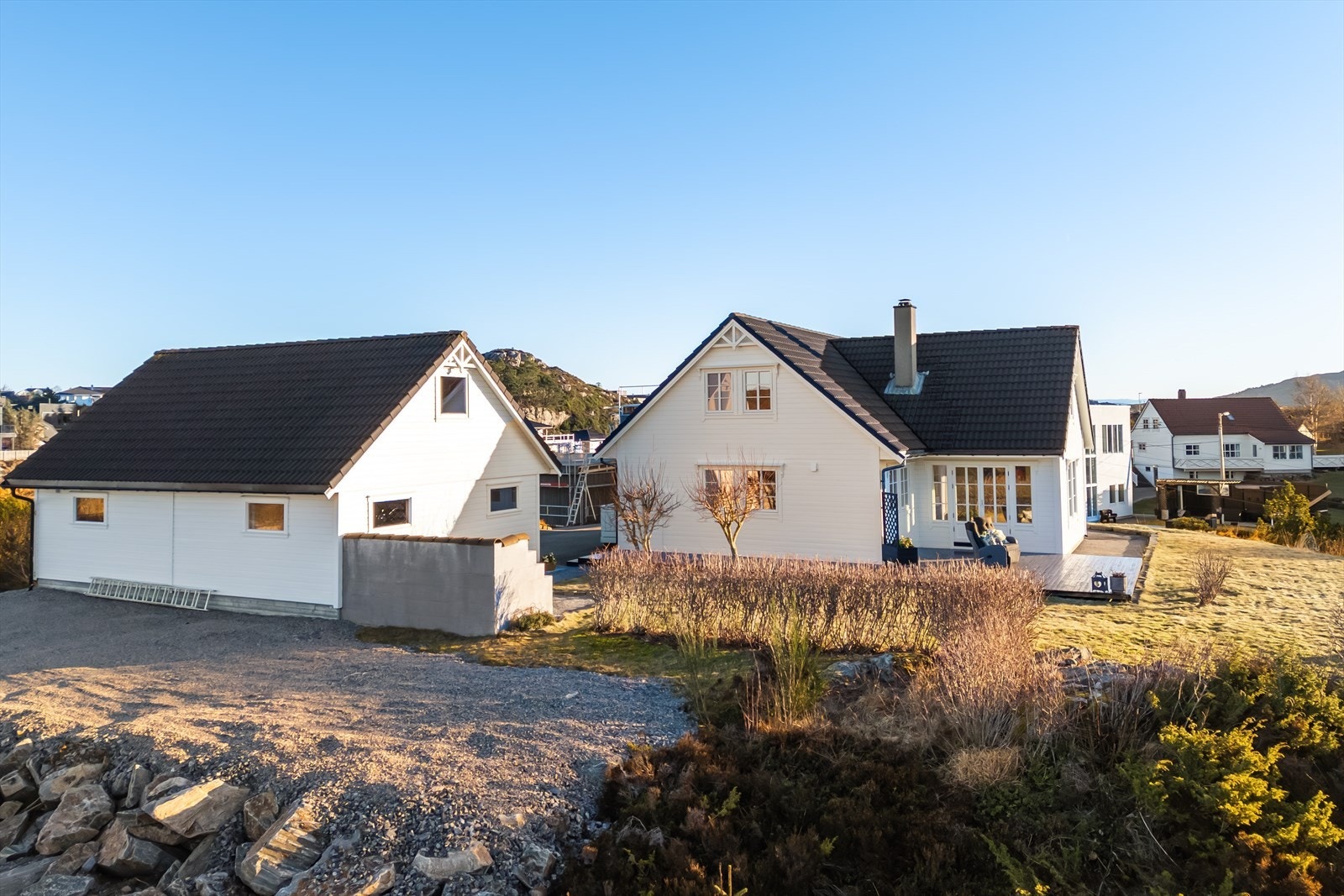 Like i nærheten finner man også idrettsanlegget på Ågotnes, som byr på et variert tilbud av aktiviteter for både barn og voksne. Galleribilde