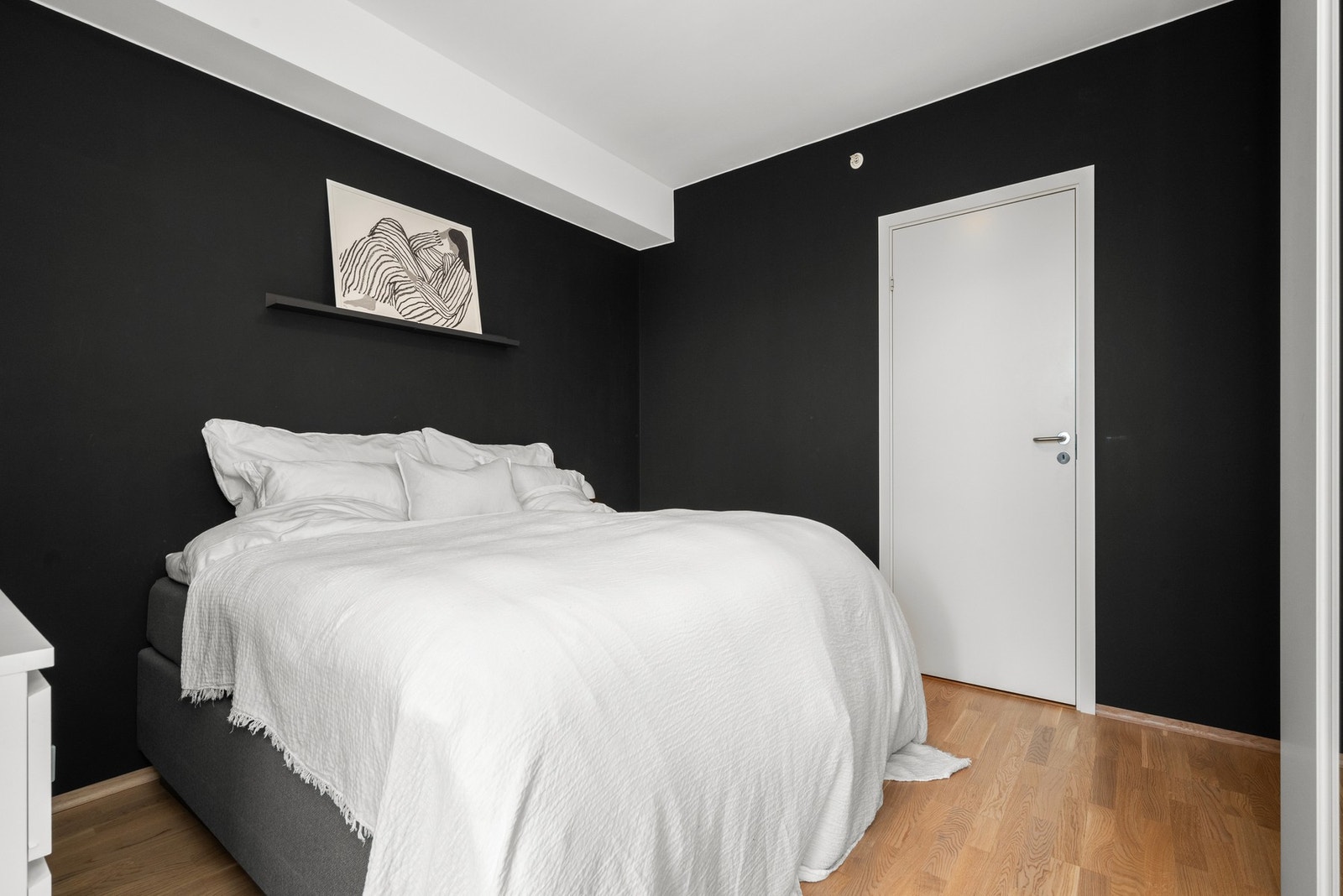 Soverommet har tilgang til bod/tekn.rom på 3m². Galleribilde