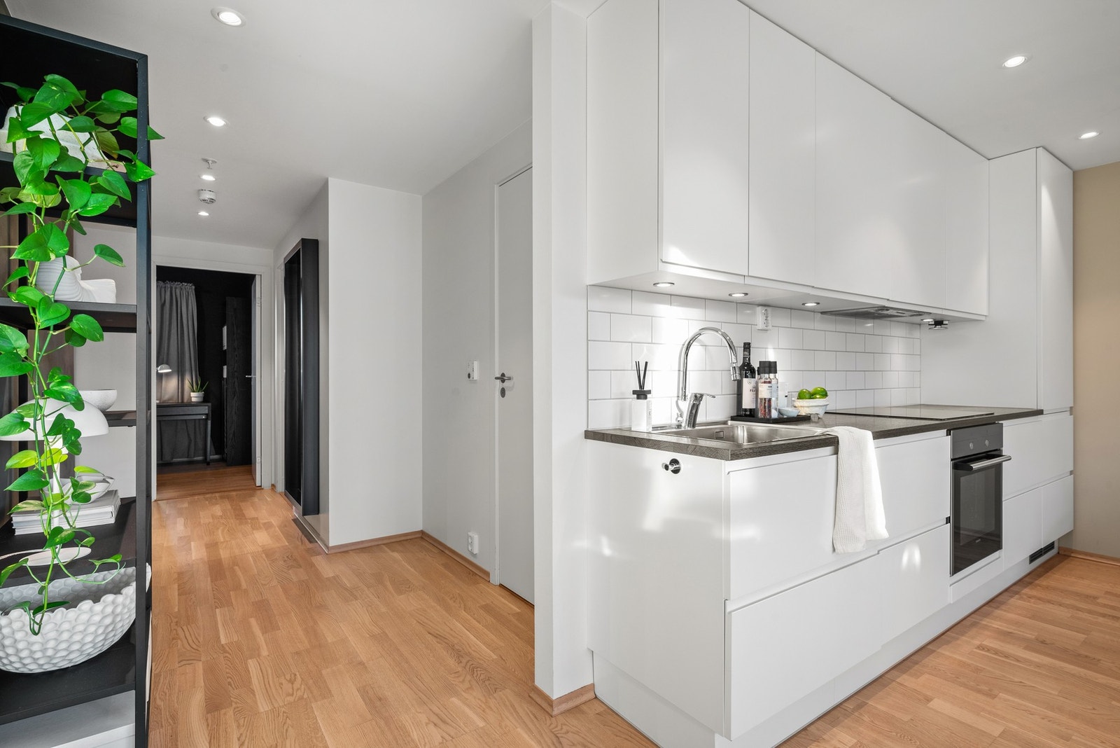 Leiligheten har oppvarming via fjernvarme og balansert ventilasjon. Galleribilde