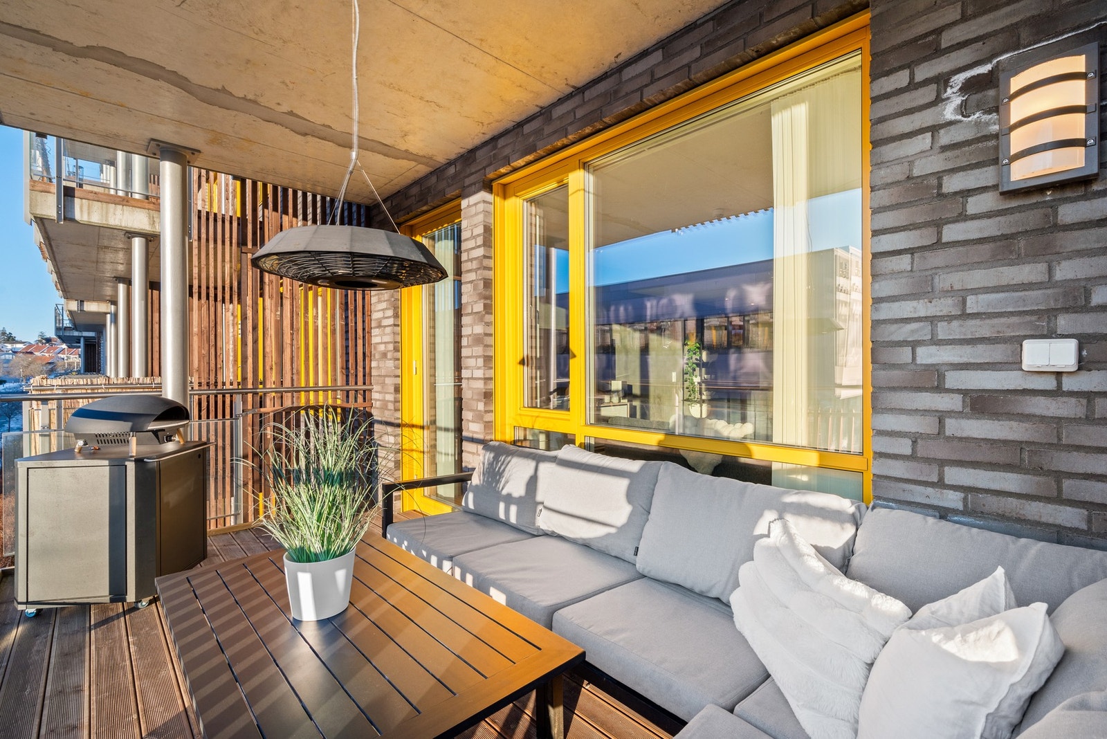 Leiligheten har 2 romslige balkonger. Galleribilde