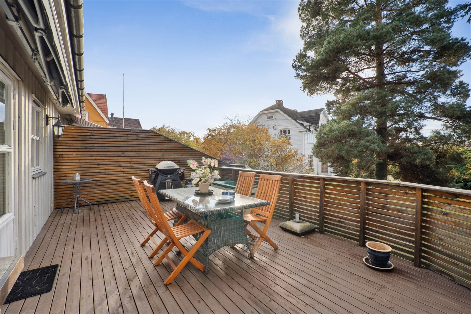 Terrassen er lun og ligger vestvendt med fantastiske solforhold Galleribilde