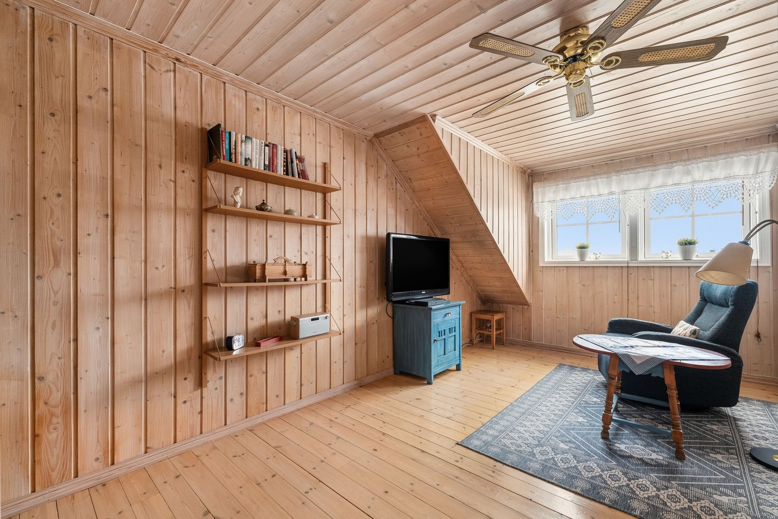 Loftstuen var opprinnelig tegnet som et tredje soverom, og kan ved behov tilbakeføres til soverom. Galleribilde