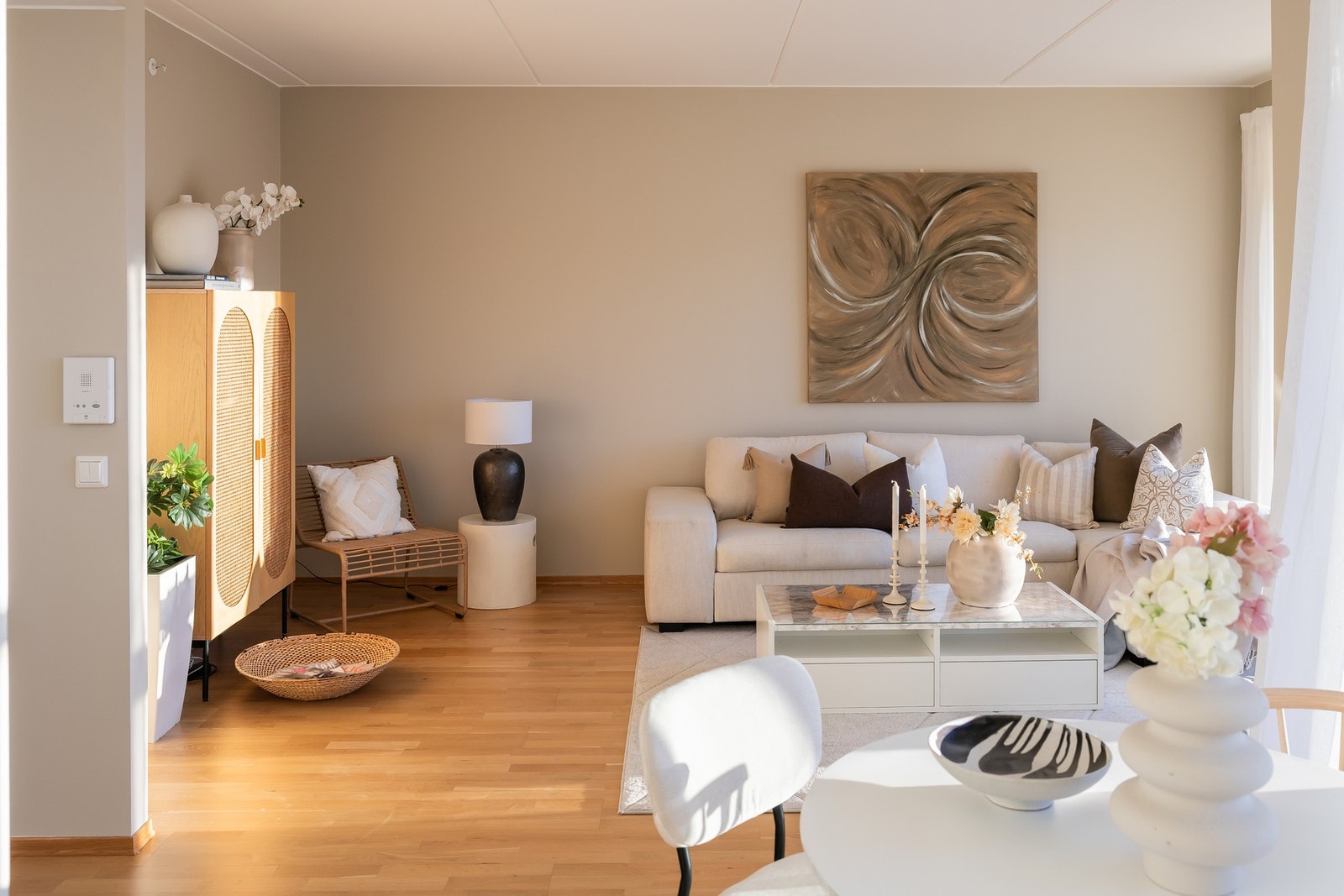 Blant annet er fjernvarme, kabel-TV og internett inkludert i fellesutgiftene. Galleribilde