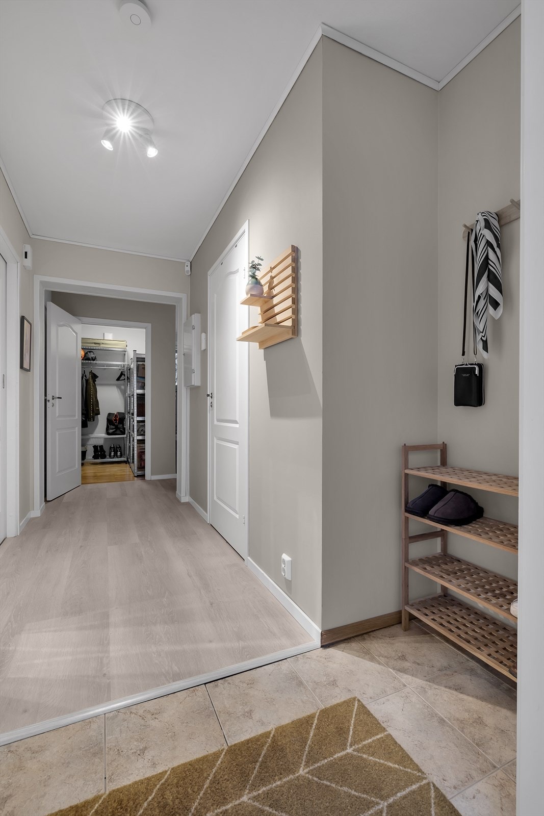 Flislagt entré med varme i gulv Galleribilde