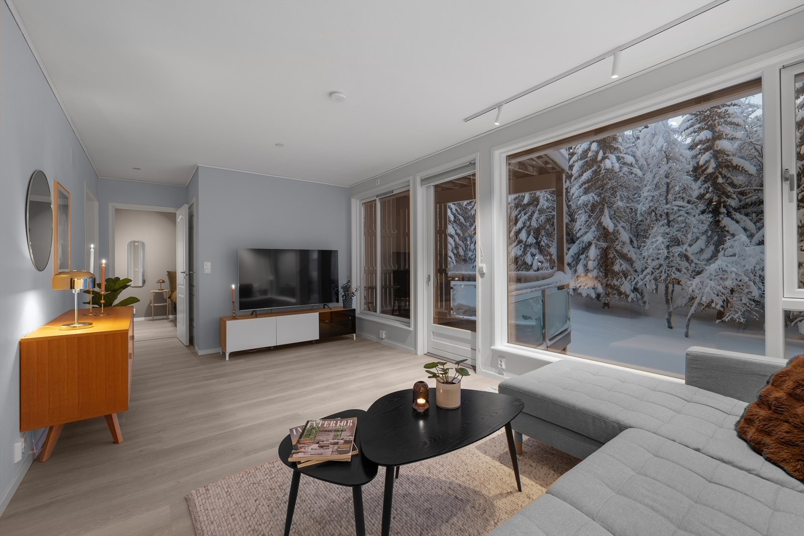 Utgang til balkong fra stue Galleribilde