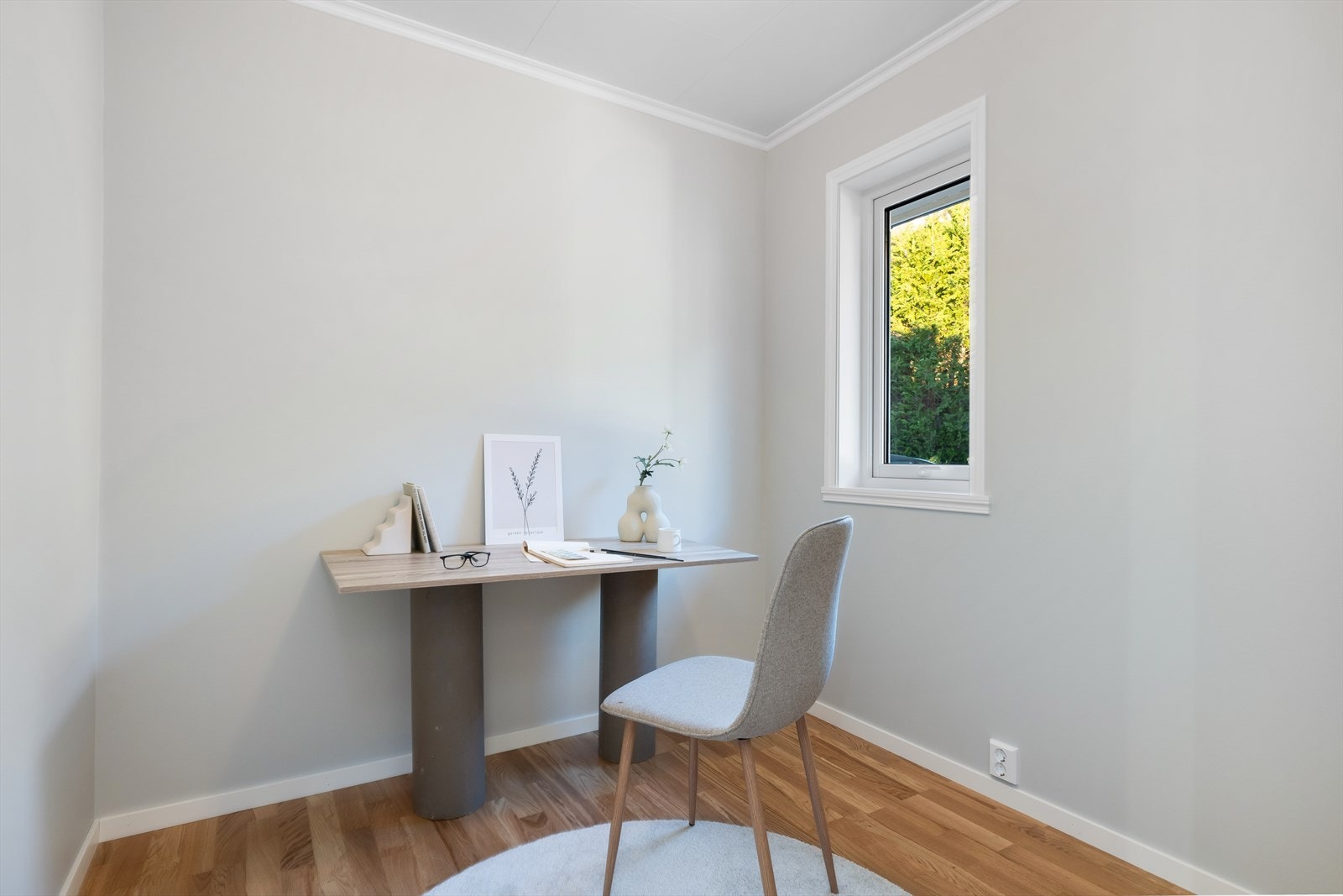 Innvendig bod på 4,9 m², fint egnet som kontor. Galleribilde