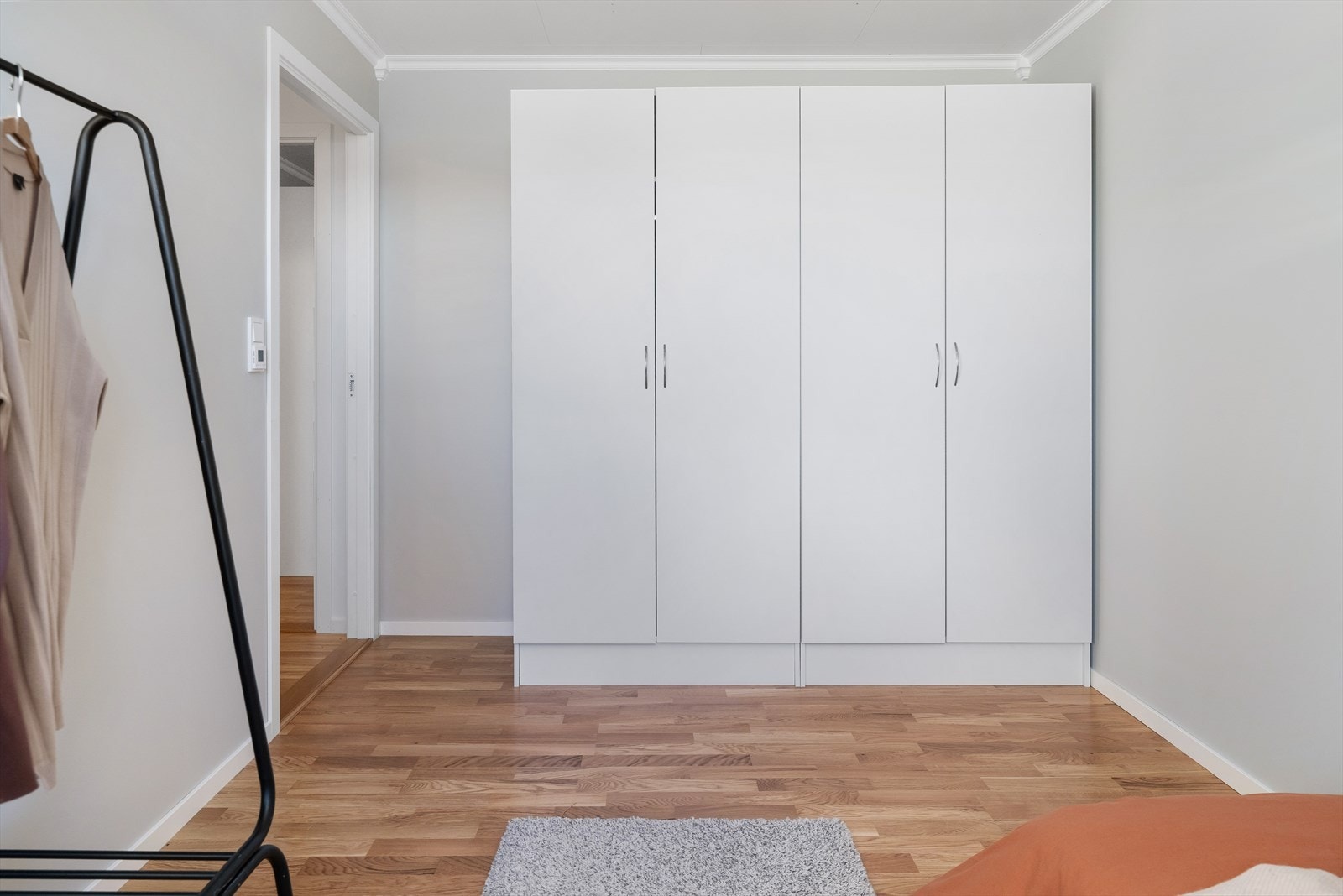 God oppbevaringsplass i garderobeskap på soverom nr. 2 Galleribilde