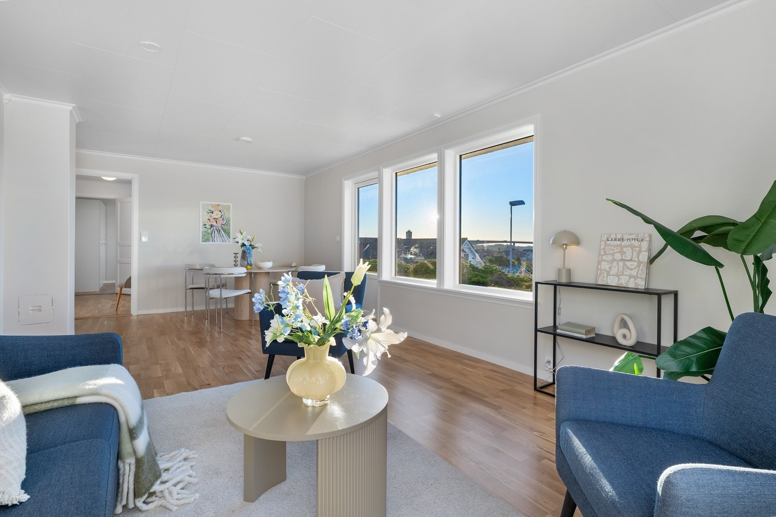 Fra stuen er det direkte utgang til stor terrasse på 51 m². Galleribilde