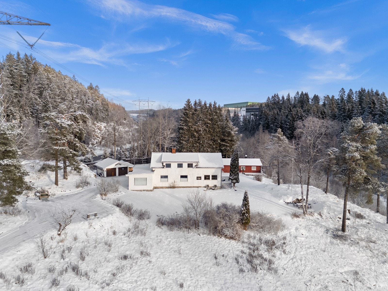 Utsikten fra boligen er flott og har en skiftende palett gjennom året. Galleribilde