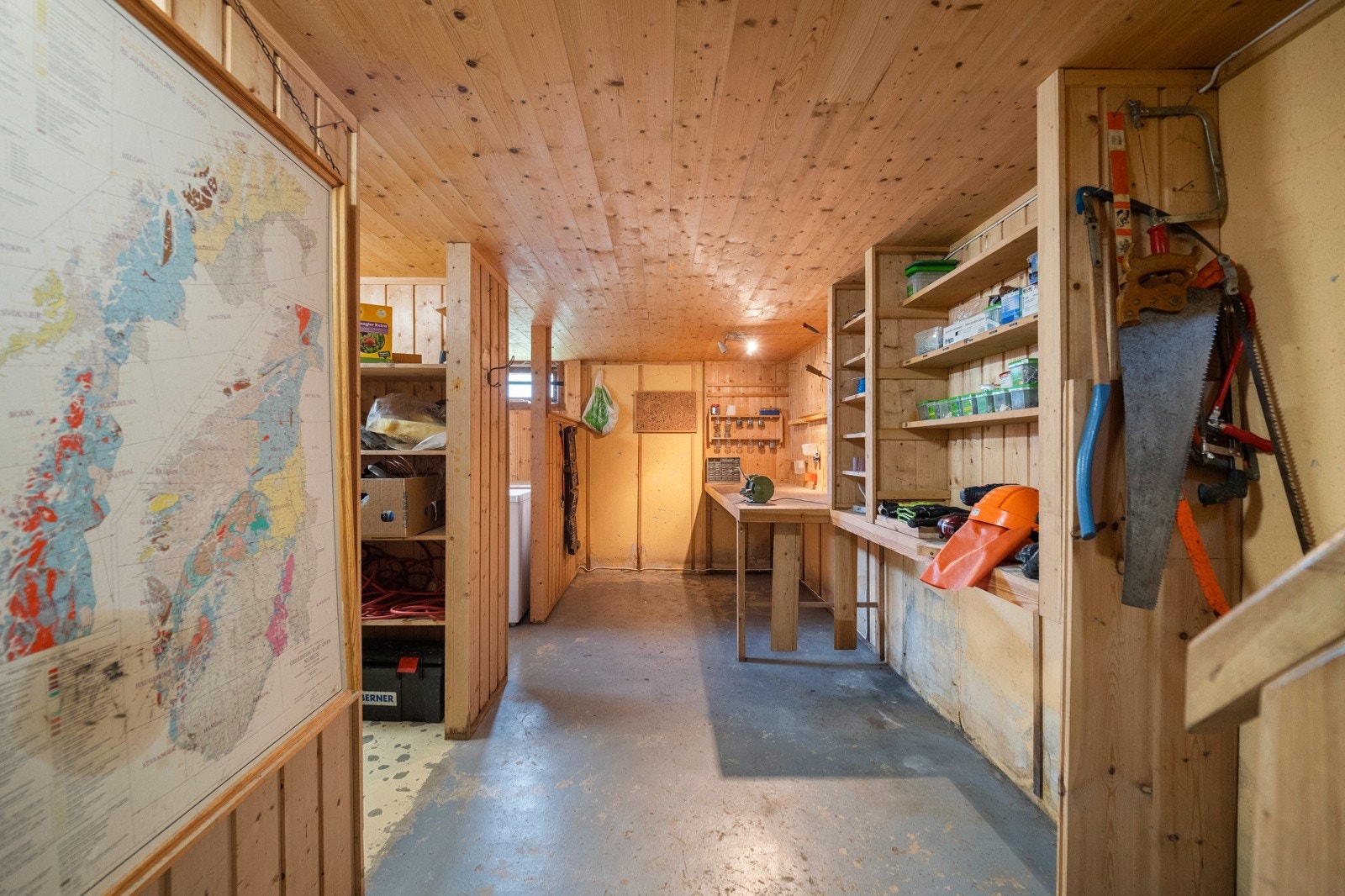 Kjelleren har mye oppbevaringsplass og utforming som gir muligheter. Galleribilde