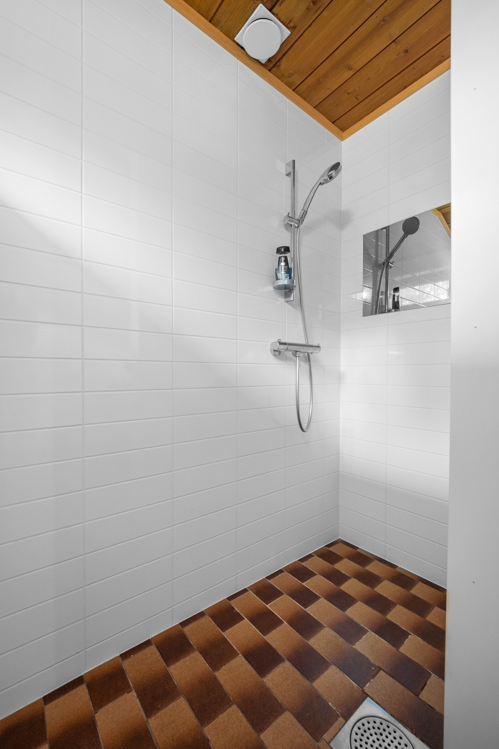 Her er det også bidé og dusjnisje. Galleribilde