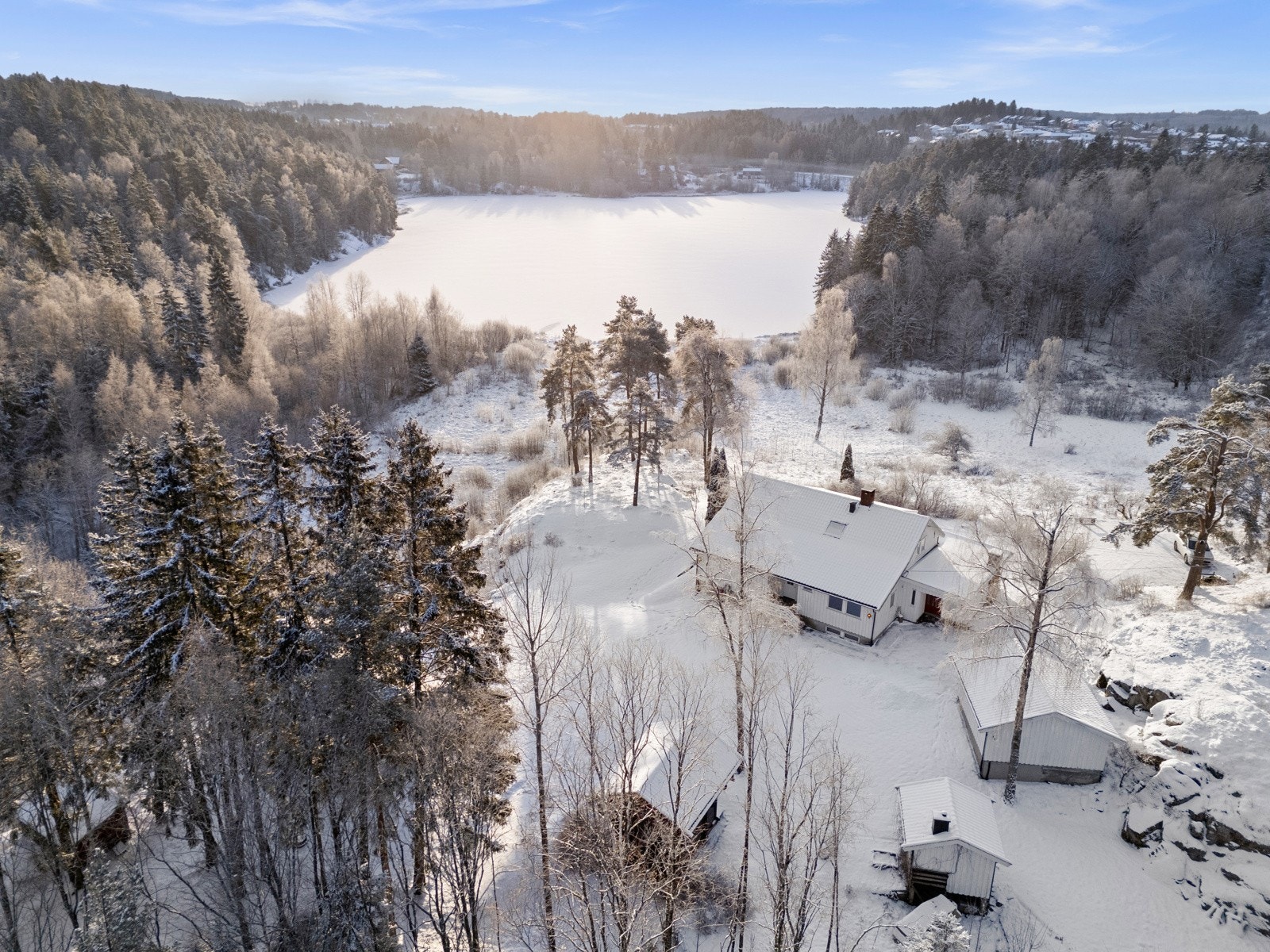 Tomtens utforming gir spennende steder til utforsking for små og firbeinte eventyrere. Galleribilde