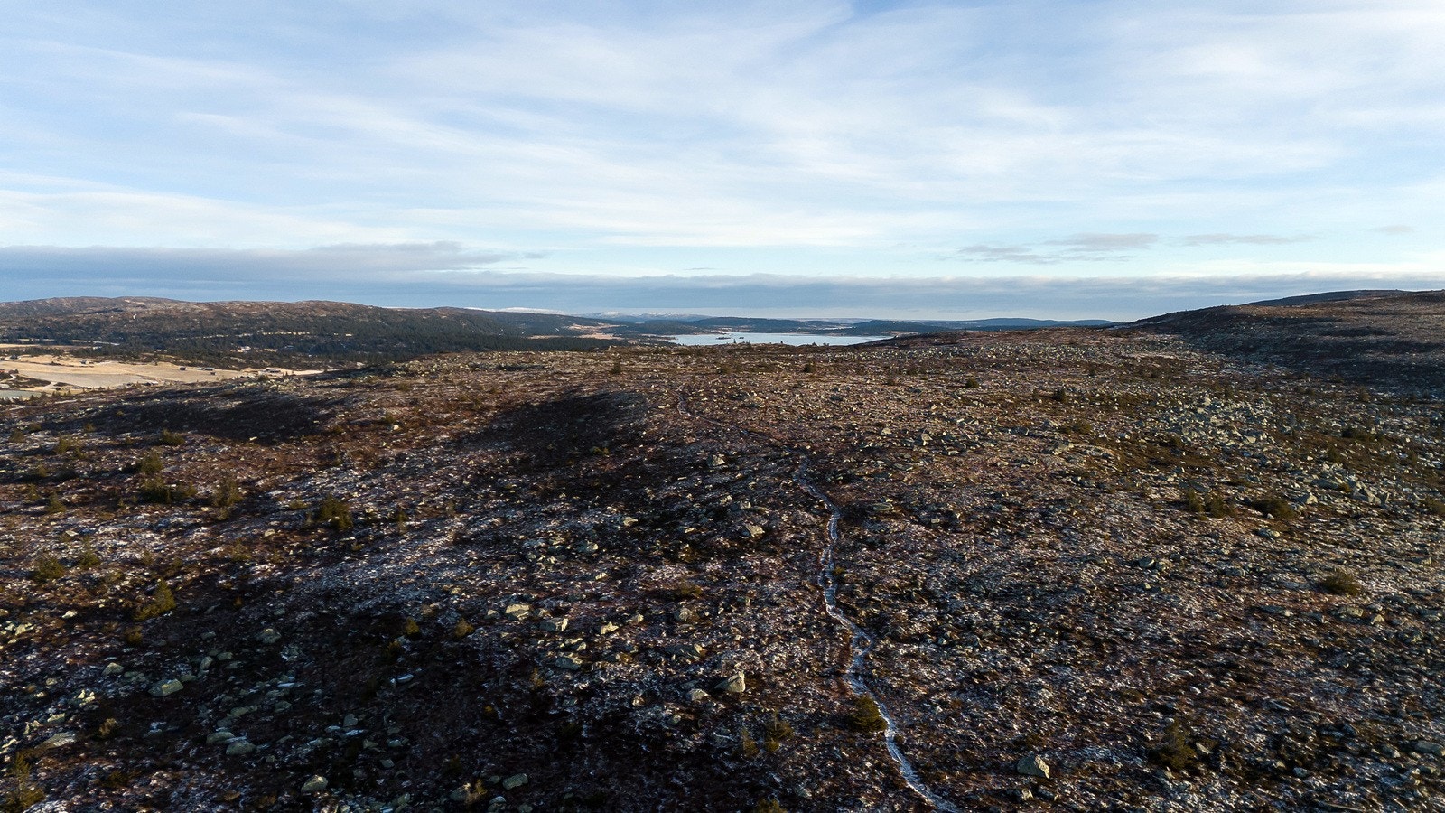 Fra området har man fine turstier som tar deg til blant annet Neveltoppen, Reinsfjellet, Kriksfjellet - for å nevne noe. Galleribilde