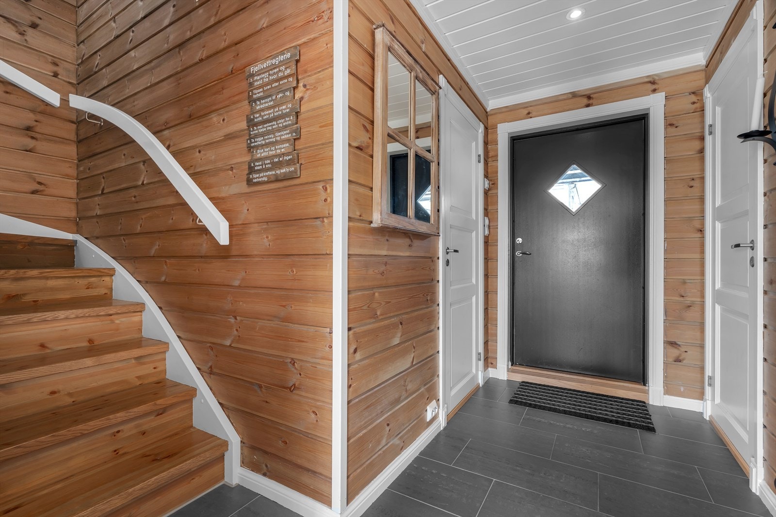 Pen flislagt gang Galleribilde