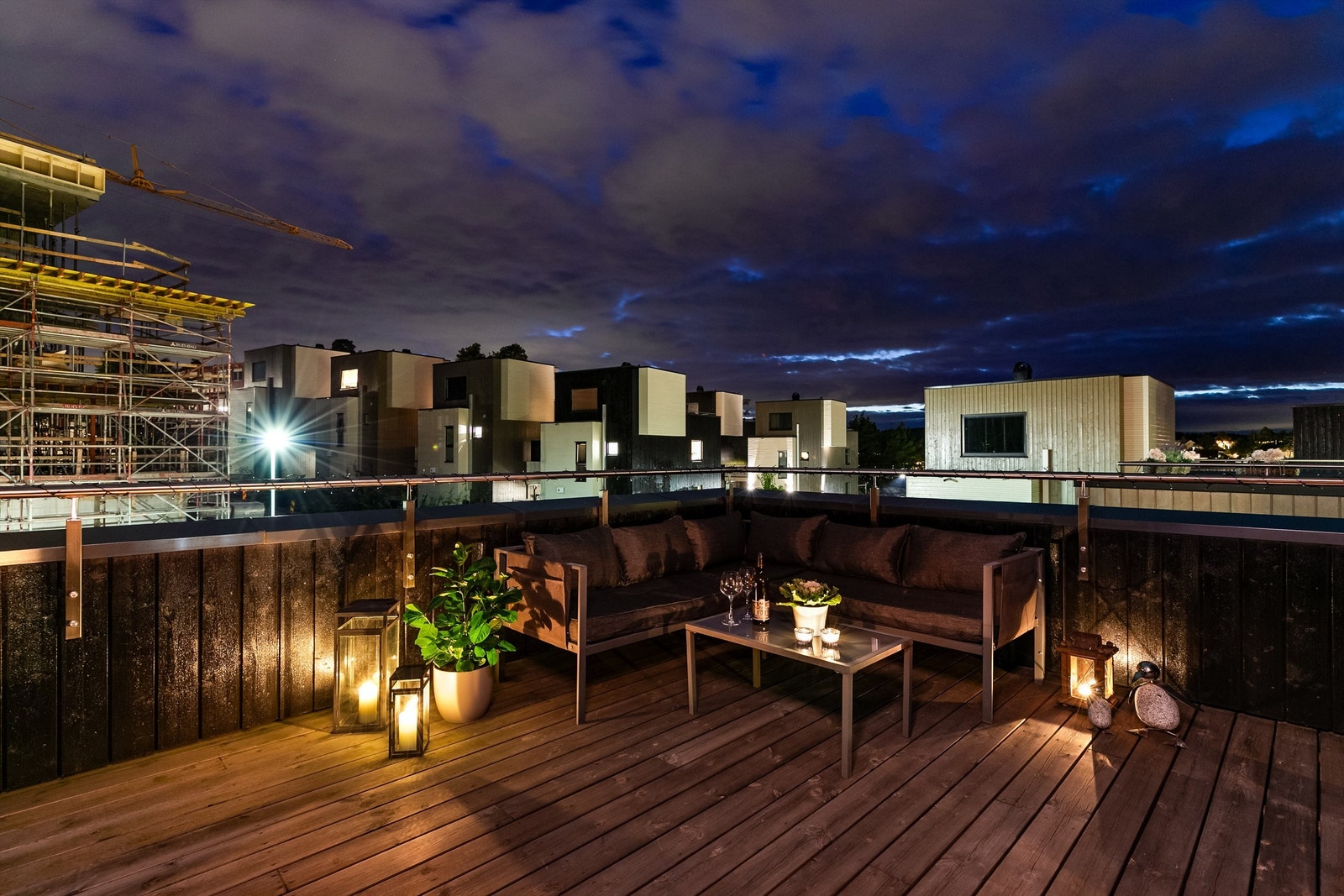 Takaltan på nesten 20 kvm. er blant boligens fremste kvaliteter. Galleribilde