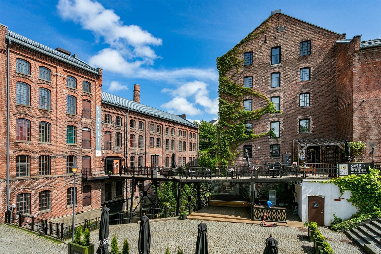 Eiendommen har nærhet til Møllebyen. Her finner du restauranter, barer, kafé og kino. Galleribilde