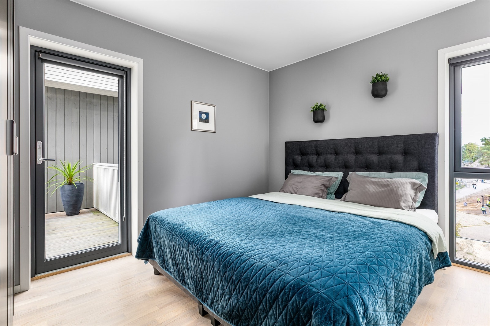 På midtre plan inngår også hovedsoverommet som vender mot nord og alltid er behagelig svalt. Galleribilde